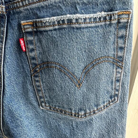 Levi's Wedgie Straight-Leg High Rise Cropped Jeans in Night Sight - Picture 9 of 12